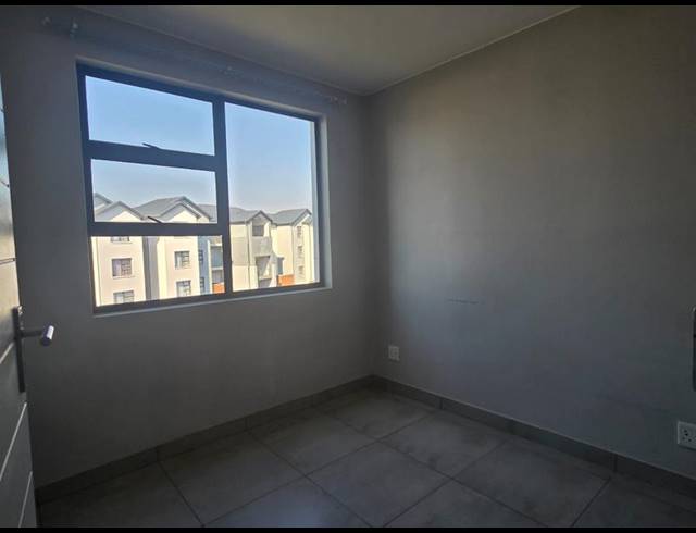 1 BEDROOM PROPERTY TO RENT IN SHERE